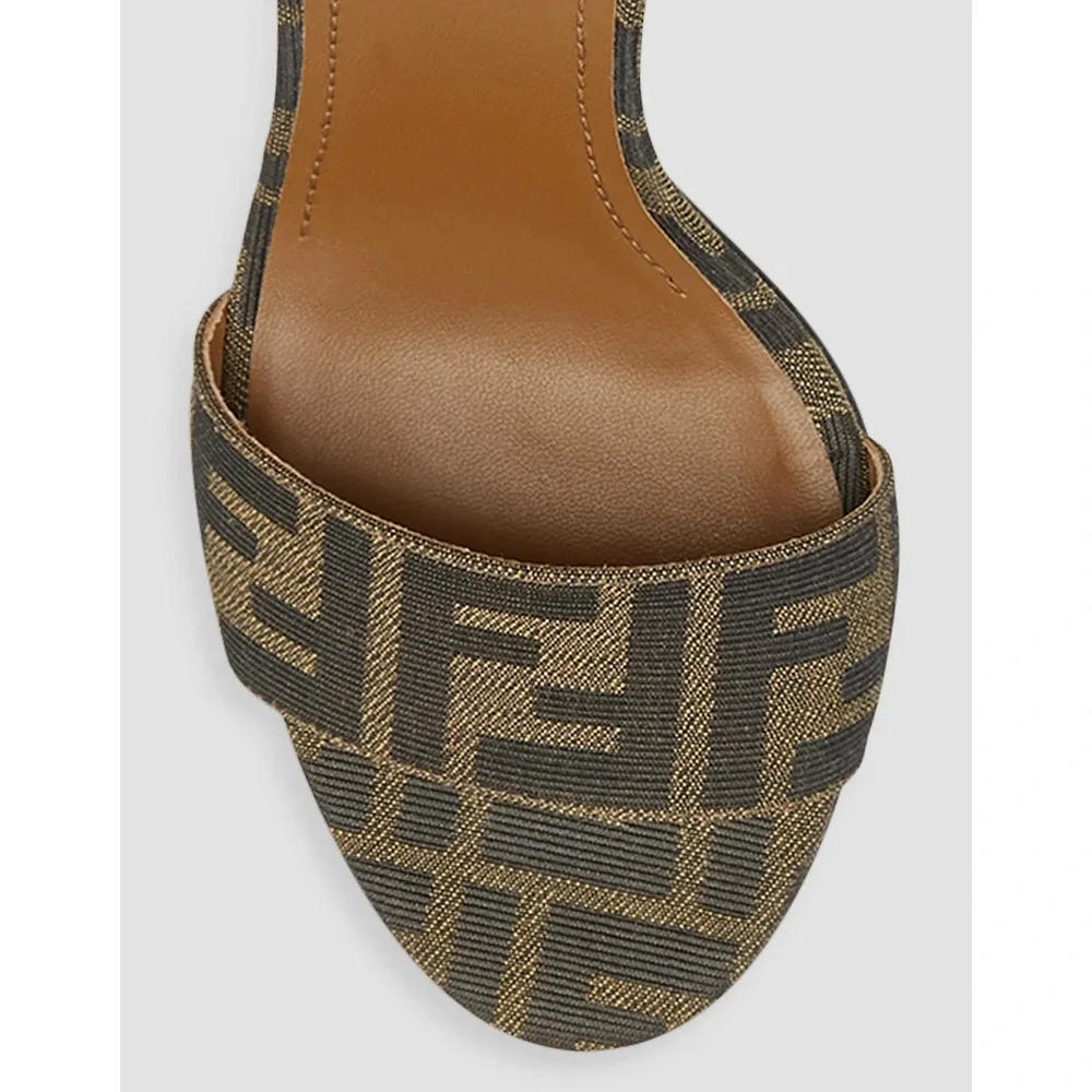Fendi delfina sandal